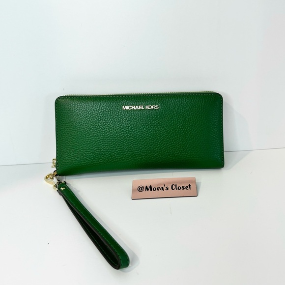 Michael Kors Large Continental Wallet/Wristlet Green Leather - Picture 1 of 9